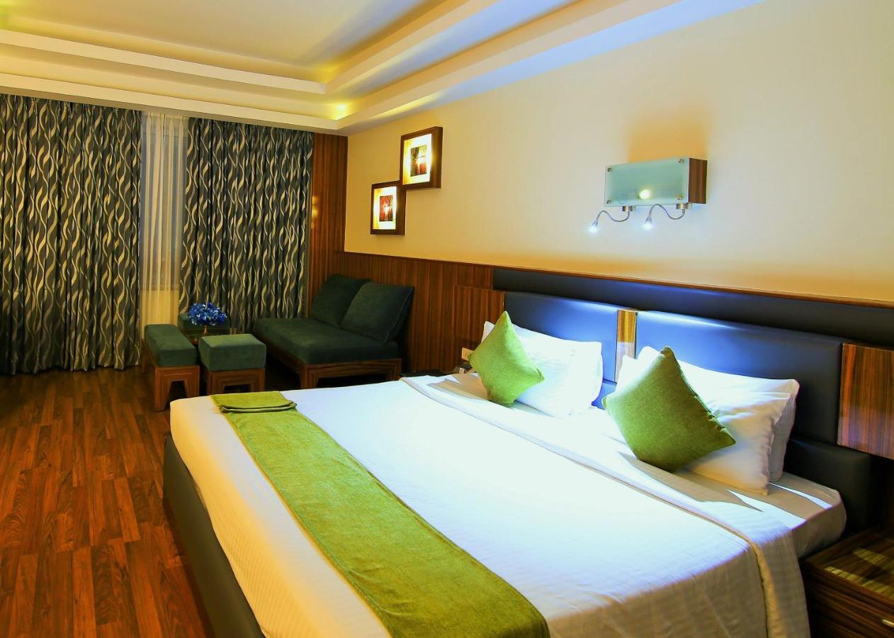 Hotel Gokulam Park Kochi Zewnętrze zdjęcie