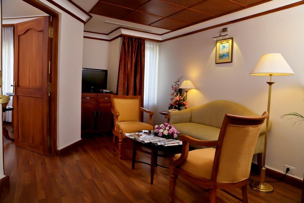 Hotel Gokulam Park Kochi Zewnętrze zdjęcie